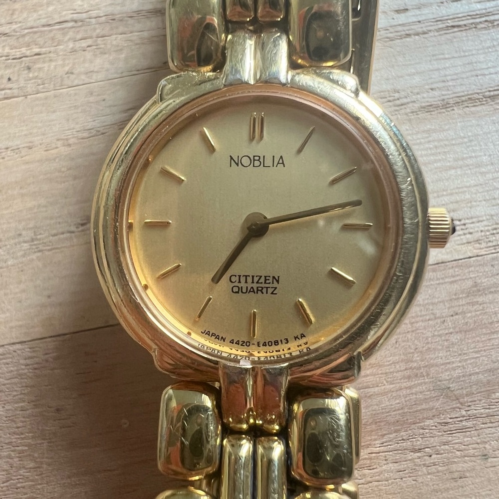 Noblia Citizen ladies gold tone dress watch NEW BATTERY